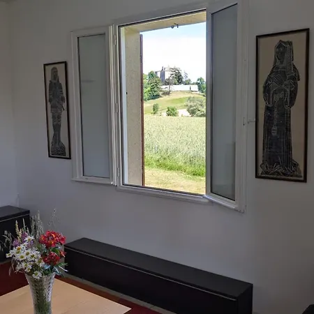 Сasa de vacaciones For 6 With Chateau View