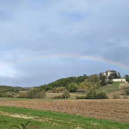 Hébergement de vacances For 6 With Château View Monflanquin